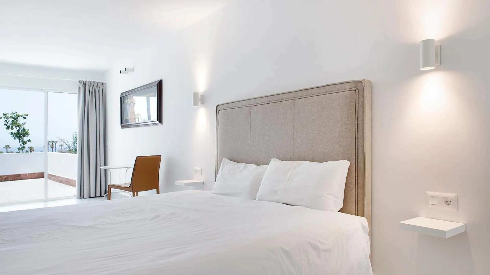 The Club - Accommodation - Dining - Events San Miguel de Abona Apartment