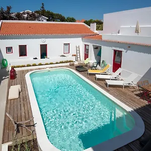 sunny-studio-parede.hotels-lisbon-portugal.com/